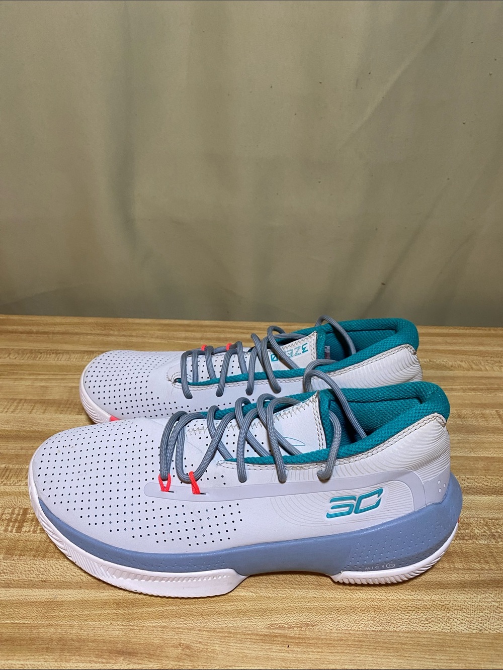 Under Armour Steph Curry 3Zero III Athletic Basketball Shoes Sneakers size 6Y